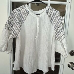 Cupio White Textured Blouse with Earthtoned Stitching XL